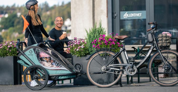 Jak dopasować przyczepkę do roweru – różne rodzaje osi, mocowania i adaptery